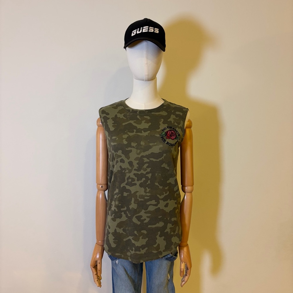 NWOT Modern Lux Camo "No Chance For Romance" Muscle Tee - Size M